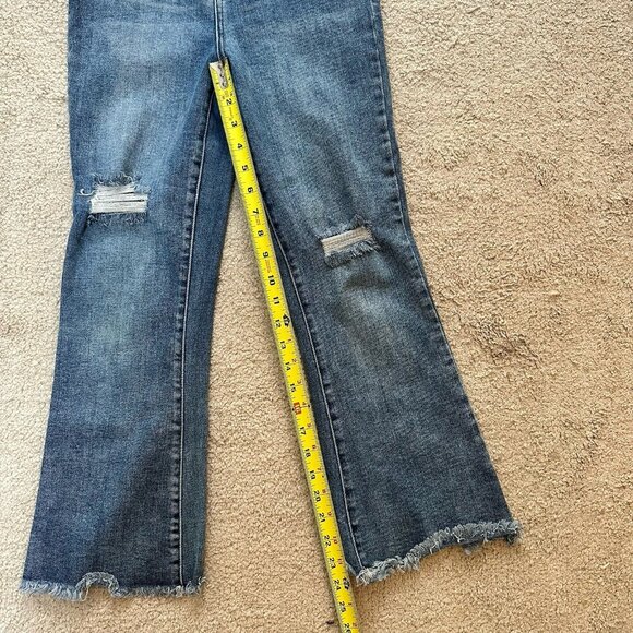 YMI Jeans Women’s Size 3/26 Flare Raw Hem Distressed Ankle Cropped Light Wash - Picture 8 of 8